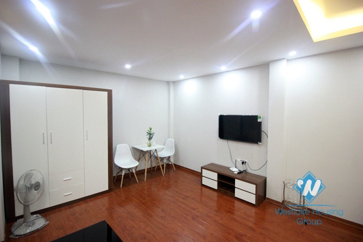 Lovely studio for rent in Hoang Hoa Tham street, near city center.